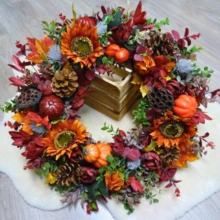 Podzimní se slunečnicí 🌻 . . . . . . . . . #podzim #podzimnidekorace #venec #svetvencu #podzimnivence #fall #fallwreath...