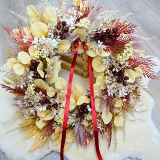 Podzimní krémový s červeným hlohem ❤️ . . . . . . . . #podzim #podzimnidekorace #venec #svetvencu #podzimnivence #fall...