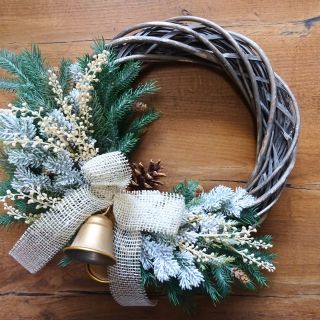 Zimní věnec se zvonky - NOVINKA na e-shopu, skladem. . . . . . . . . . #zima #venec #svetvencu #rucniprace #rucnivyroba...